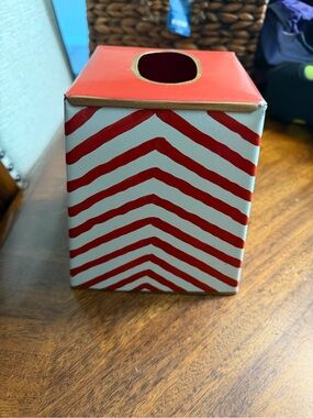 Red and White Chevron Ceramic Tissue Box Cover